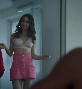 Emily_in_Paris_S02E07_WEBRip_x264-ION10_1463.jpg