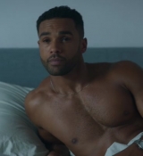 Emily_in_Paris_S02E07_WEBRip_x264-ION10_1471.jpg