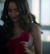 Emily_in_Paris_S02E07_WEBRip_x264-ION10_1478.jpg