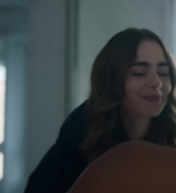 Emily_in_Paris_S02E07_WEBRip_x264-ION10_1504.jpg