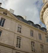 Emily_in_Paris_S02E07_WEBRip_x264-ION10_1633.jpg