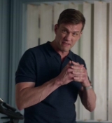 Emily_in_Paris_S02E07_WEBRip_x264-ION10_1669.jpg