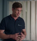 Emily_in_Paris_S02E07_WEBRip_x264-ION10_1670.jpg