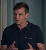 Emily_in_Paris_S02E07_WEBRip_x264-ION10_1705.jpg