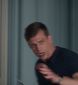 Emily_in_Paris_S02E07_WEBRip_x264-ION10_1761.jpg