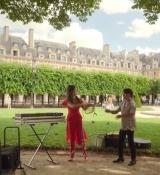 Emily_in_Paris_S02E07_WEBRip_x264-ION10_1815.jpg