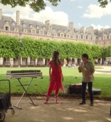 Emily_in_Paris_S02E07_WEBRip_x264-ION10_1819.jpg