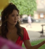 Emily_in_Paris_S02E07_WEBRip_x264-ION10_1824.jpg