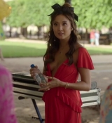 Emily_in_Paris_S02E07_WEBRip_x264-ION10_1842.jpg