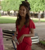 Emily_in_Paris_S02E07_WEBRip_x264-ION10_1852.jpg