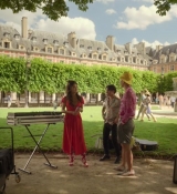 Emily_in_Paris_S02E07_WEBRip_x264-ION10_1871.jpg