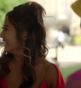 Emily_in_Paris_S02E07_WEBRip_x264-ION10_1899.jpg