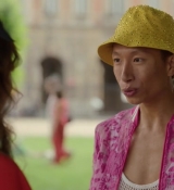 Emily_in_Paris_S02E07_WEBRip_x264-ION10_1910.jpg
