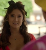 Emily_in_Paris_S02E07_WEBRip_x264-ION10_1931.jpg