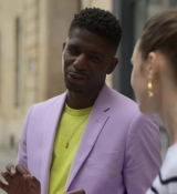 Emily_in_Paris_S02E07_WEBRip_x264-ION10_2044.jpg