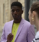 Emily_in_Paris_S02E07_WEBRip_x264-ION10_2047.jpg