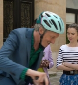 Emily_in_Paris_S02E07_WEBRip_x264-ION10_2065.jpg