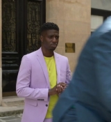 Emily_in_Paris_S02E07_WEBRip_x264-ION10_2066.jpg