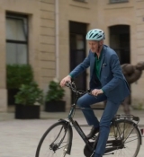 Emily_in_Paris_S02E07_WEBRip_x264-ION10_2070.jpg