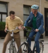 Emily_in_Paris_S02E07_WEBRip_x264-ION10_2071.jpg