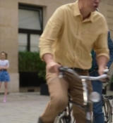Emily_in_Paris_S02E07_WEBRip_x264-ION10_2081.jpg
