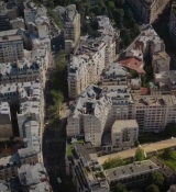 Emily_in_Paris_S02E07_WEBRip_x264-ION10_2098.jpg