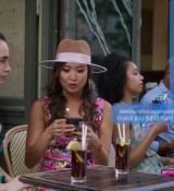 Emily_in_Paris_S02E07_WEBRip_x264-ION10_2134.jpg