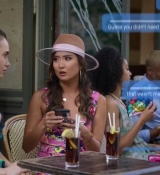 Emily_in_Paris_S02E07_WEBRip_x264-ION10_2135.jpg