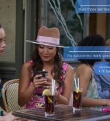 Emily_in_Paris_S02E07_WEBRip_x264-ION10_2141.jpg