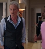 Emily_in_Paris_S02E07_WEBRip_x264-ION10_2358.jpg