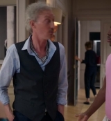 Emily_in_Paris_S02E07_WEBRip_x264-ION10_2359.jpg