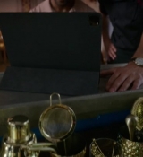 Emily_in_Paris_S02E07_WEBRip_x264-ION10_2381.jpg