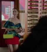 Emily_in_Paris_S02E07_WEBRip_x264-ION10_2405.jpg