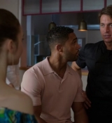 Emily_in_Paris_S02E07_WEBRip_x264-ION10_2412.jpg
