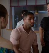 Emily_in_Paris_S02E07_WEBRip_x264-ION10_2414.jpg