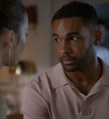 Emily_in_Paris_S02E07_WEBRip_x264-ION10_2438.jpg