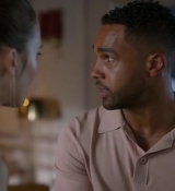 Emily_in_Paris_S02E07_WEBRip_x264-ION10_2439.jpg