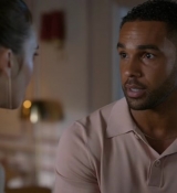 Emily_in_Paris_S02E07_WEBRip_x264-ION10_2440.jpg