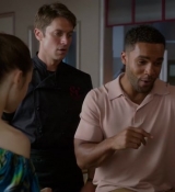 Emily_in_Paris_S02E07_WEBRip_x264-ION10_2450.jpg