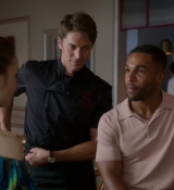 Emily_in_Paris_S02E07_WEBRip_x264-ION10_2456.jpg