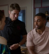 Emily_in_Paris_S02E07_WEBRip_x264-ION10_2458.jpg
