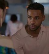 Emily_in_Paris_S02E07_WEBRip_x264-ION10_2471.jpg