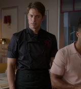 Emily_in_Paris_S02E07_WEBRip_x264-ION10_2500.jpg