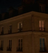 Emily_in_Paris_S02E08_WEBRip_x264-ION10_0234.jpg