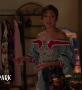 Emily_in_Paris_S02E08_WEBRip_x264-ION10_0254.jpg