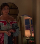 Emily_in_Paris_S02E08_WEBRip_x264-ION10_0272.jpg