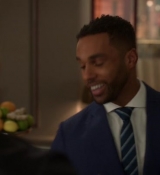Emily_in_Paris_S02E08_WEBRip_x264-ION10_0353.jpg