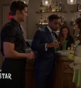 Emily_in_Paris_S02E08_WEBRip_x264-ION10_0411.jpg
