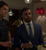 Emily_in_Paris_S02E08_WEBRip_x264-ION10_0417.jpg