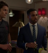 Emily_in_Paris_S02E08_WEBRip_x264-ION10_0419.jpg